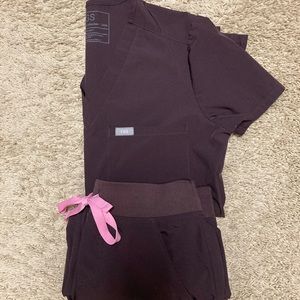 Figs Scrub Set in Dark Fig